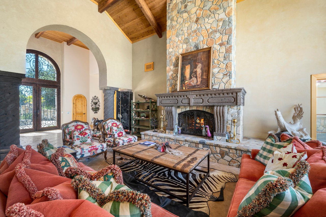 41290 Avenida Delores