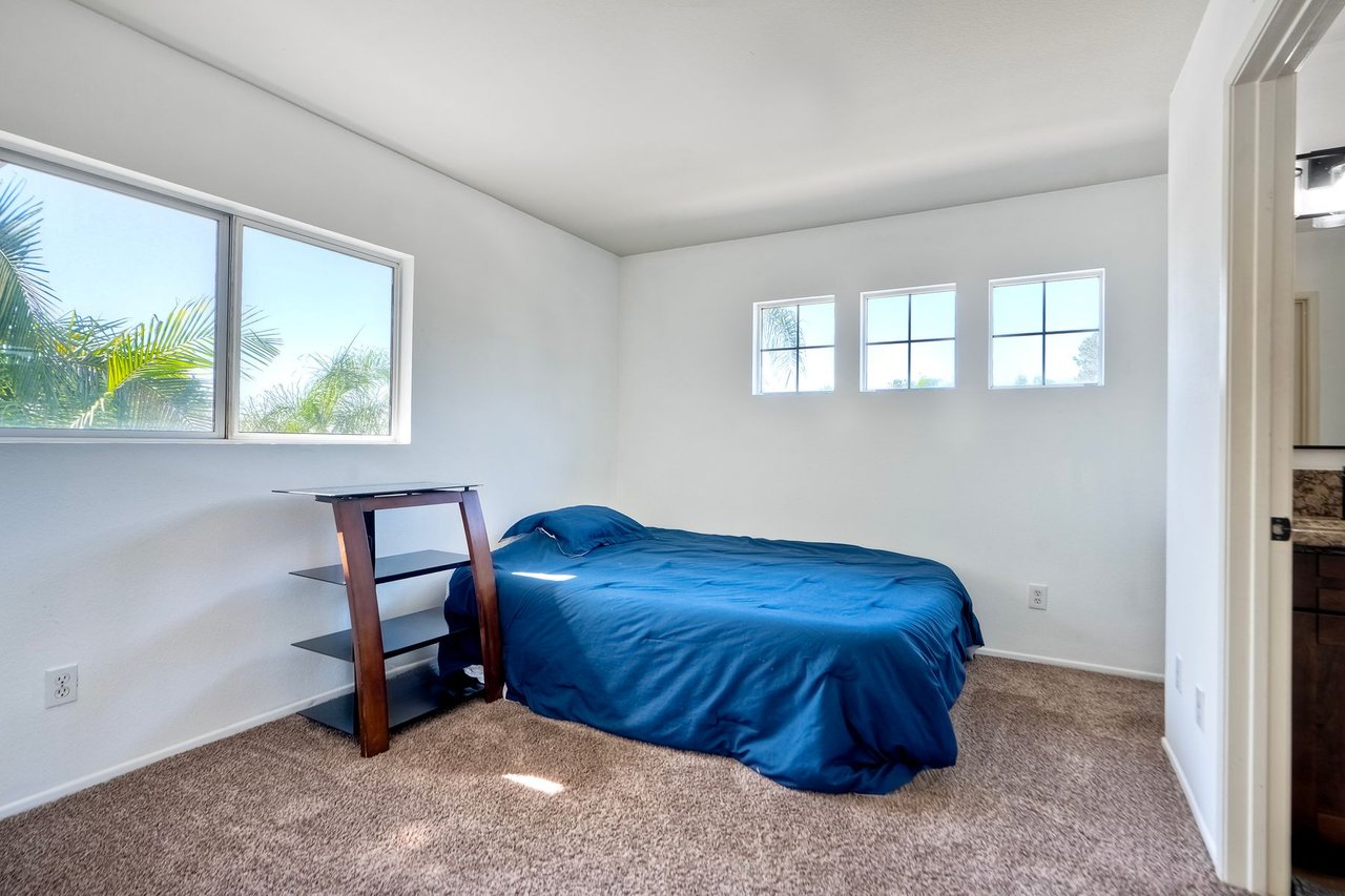 1025 Honeysuckle Dr