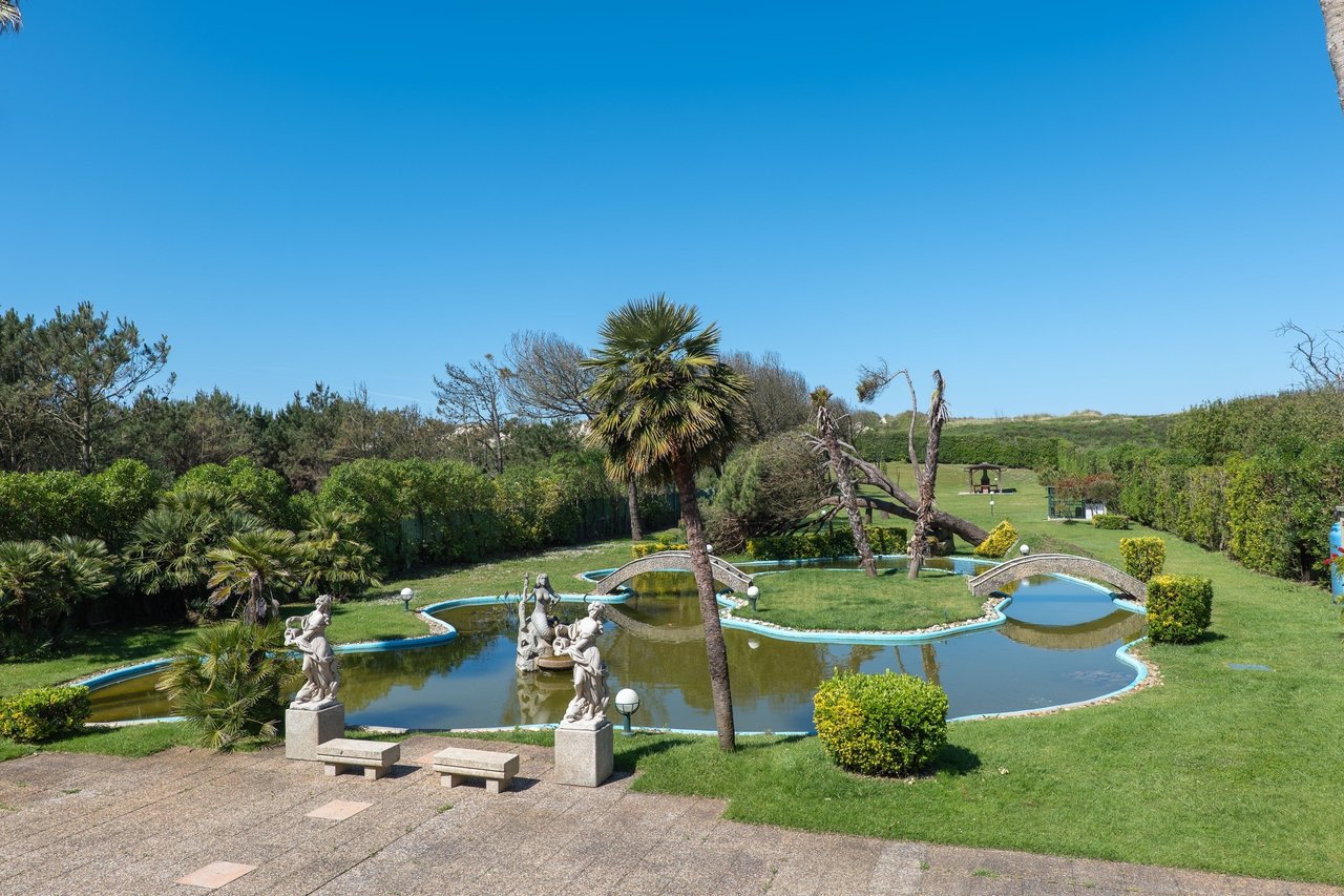 Secluded 5-Bedroom Villa with Pool and Sea Views on Expansive Dune-Side Plot – Apúlia e Fão