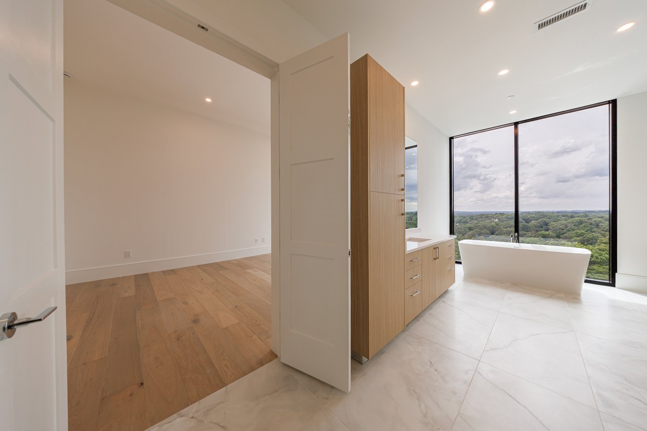 2425 Peachtree Road Unit 1806