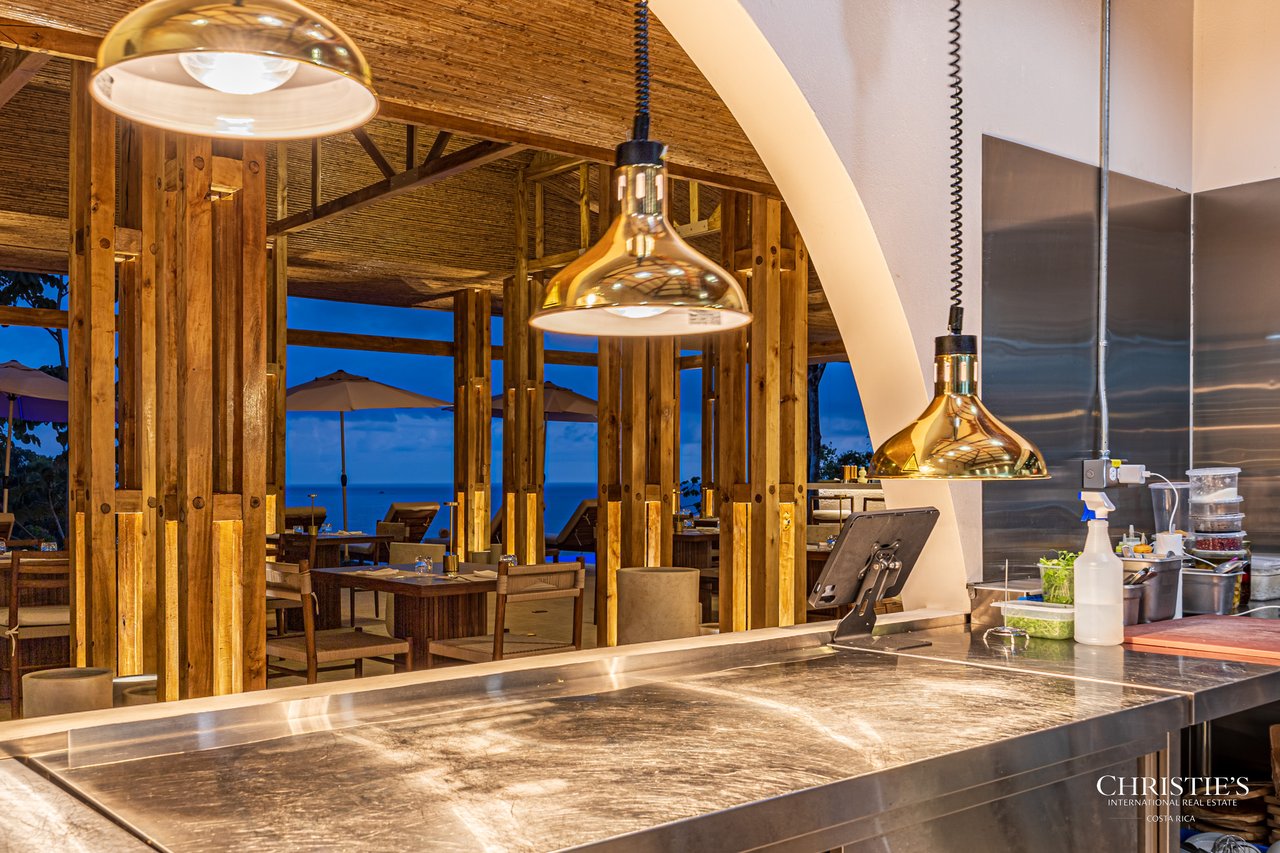 Luxury Hotel Boutique with Ocean Views | Walking distance to the beach | 13.2 Acres