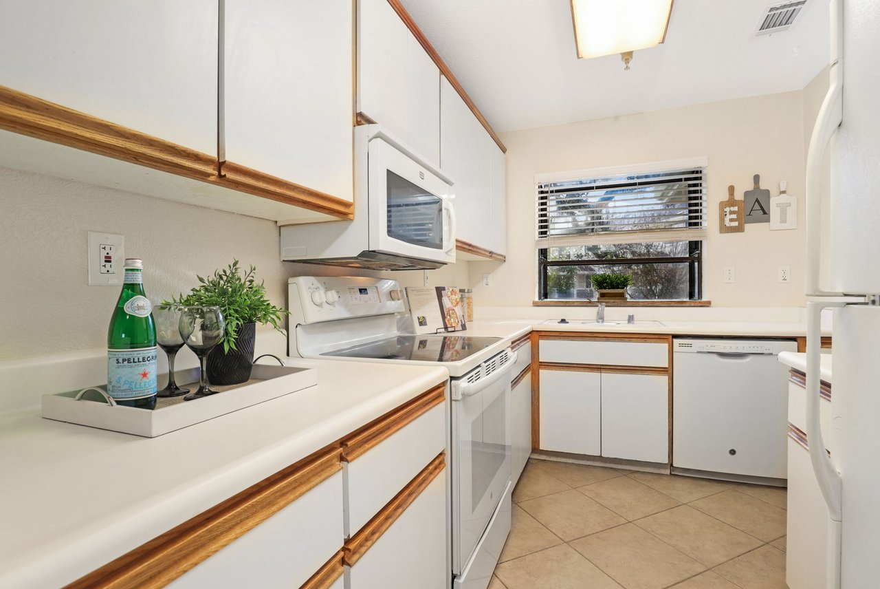 2582 Oak Rd. #217, Walnut Creek