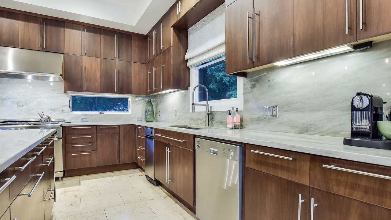 Island Wood Luxury