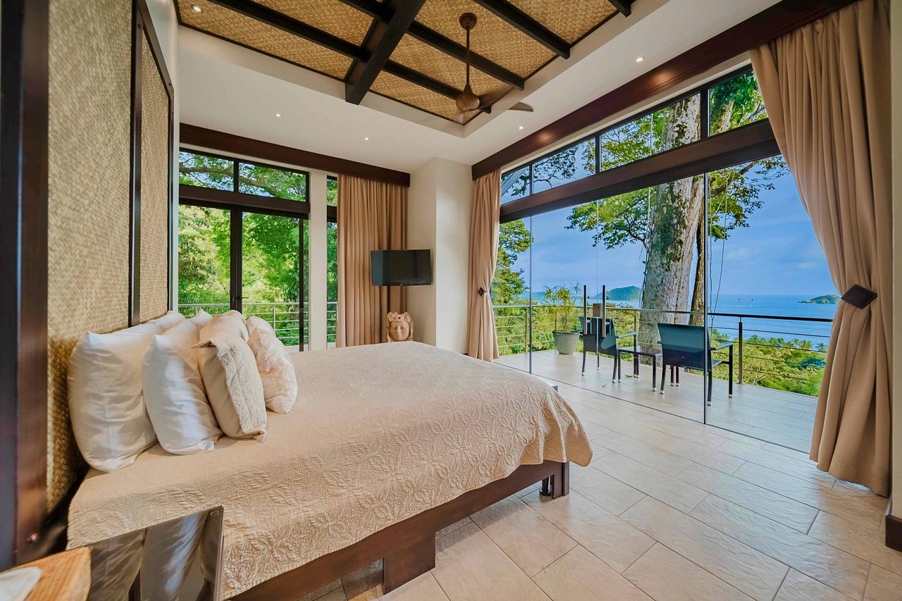 Walk to beach Vista Hermosa Estate Lucrative Contemporary Estate