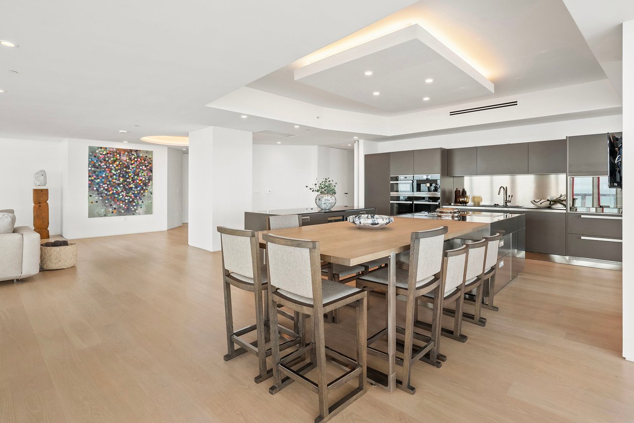 100 S Pointe Drive, Residence 1906/07