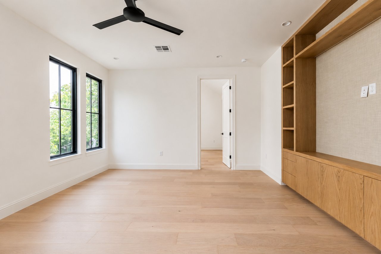 1208 Brentwood St