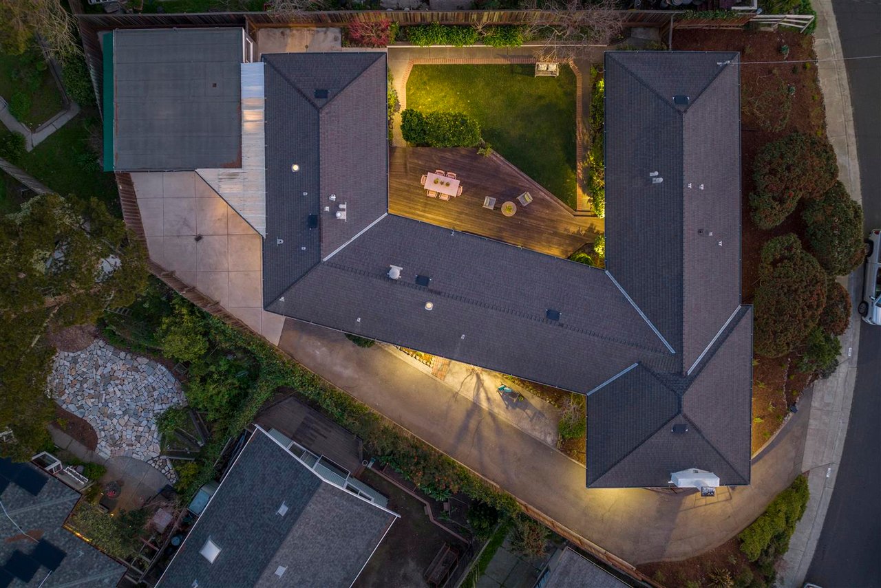 Working with Alissa to sell our El Cerrito Hills Midcentury home was a dream. Look no further!