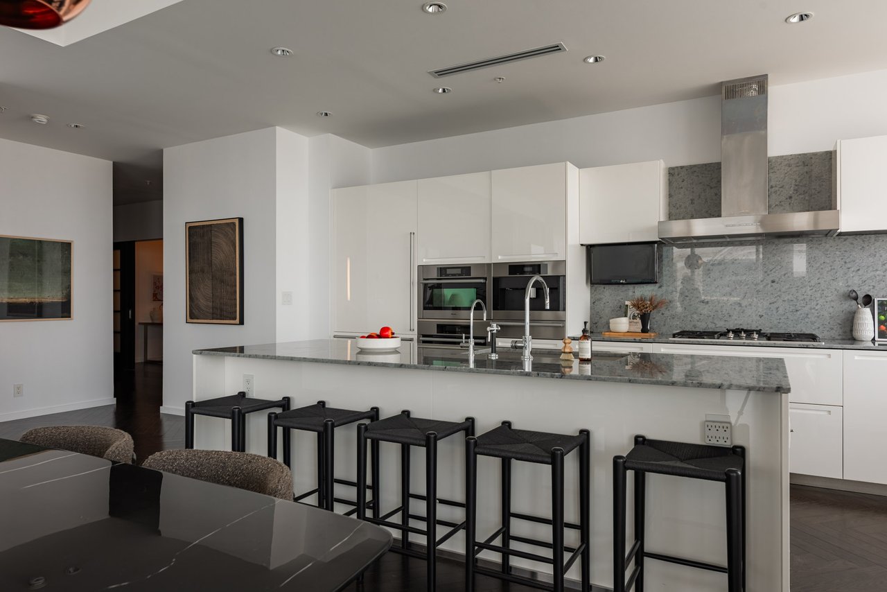 Suite 6104- 180 University Avenue