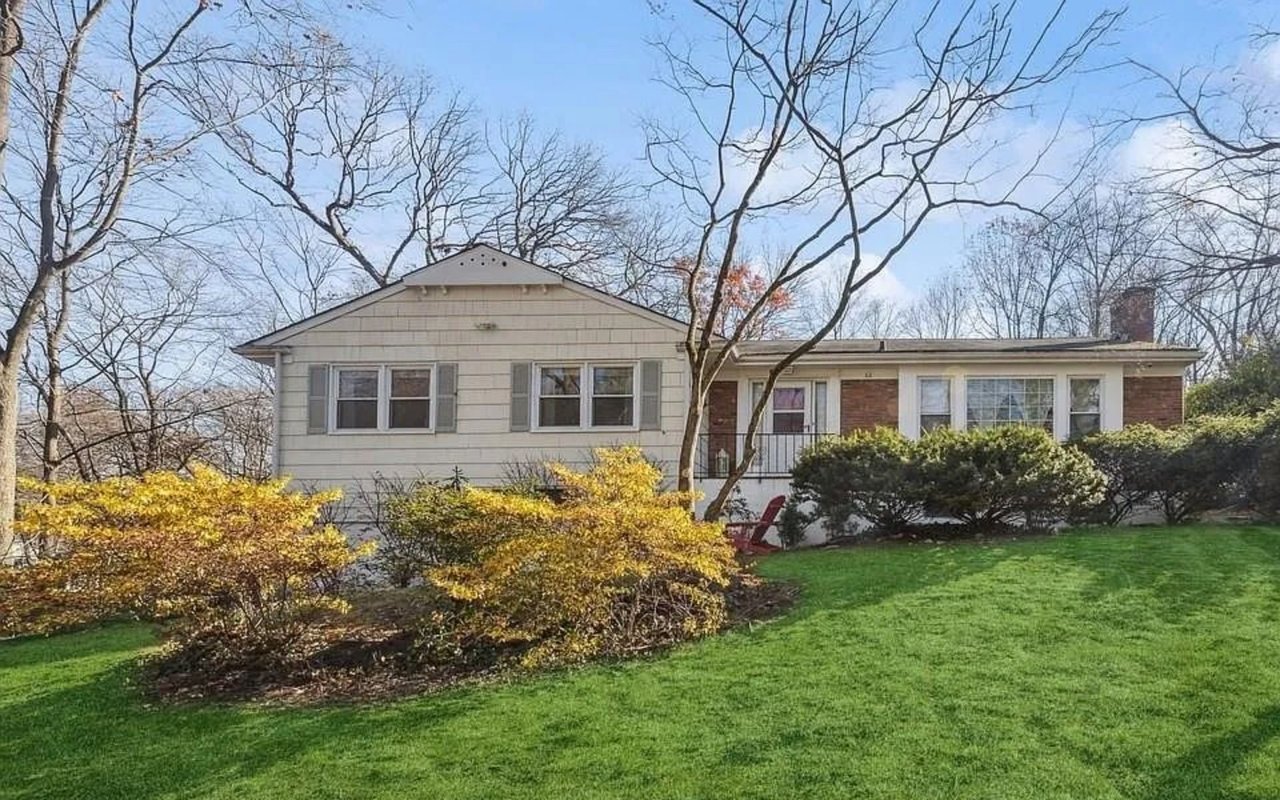 62 Mohegan Rd
