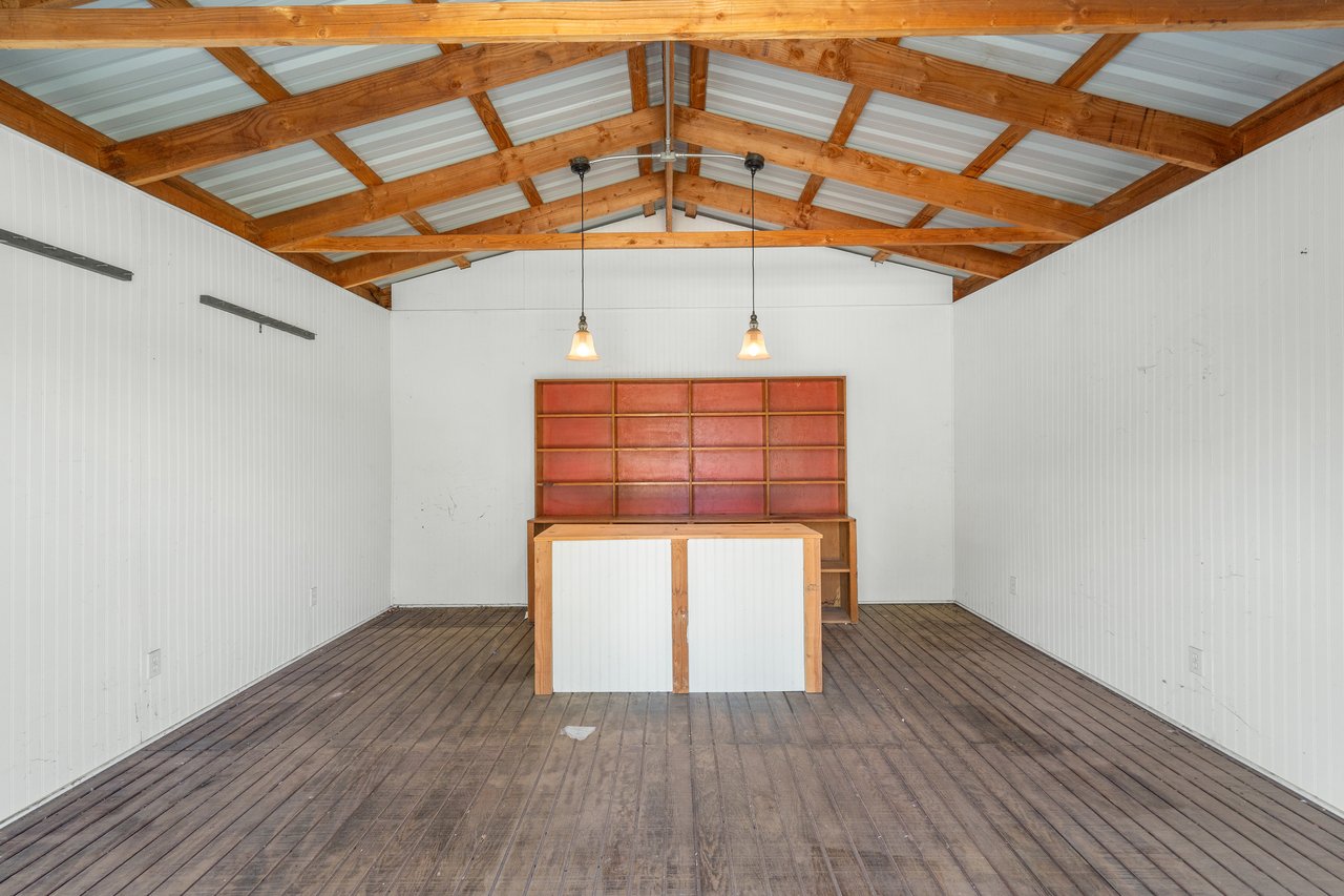 37797 Calle De Lobo