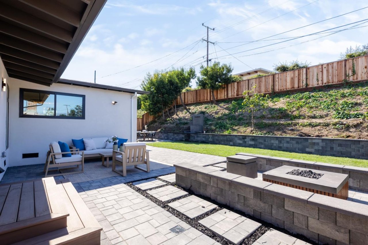1041 Crestview Drive