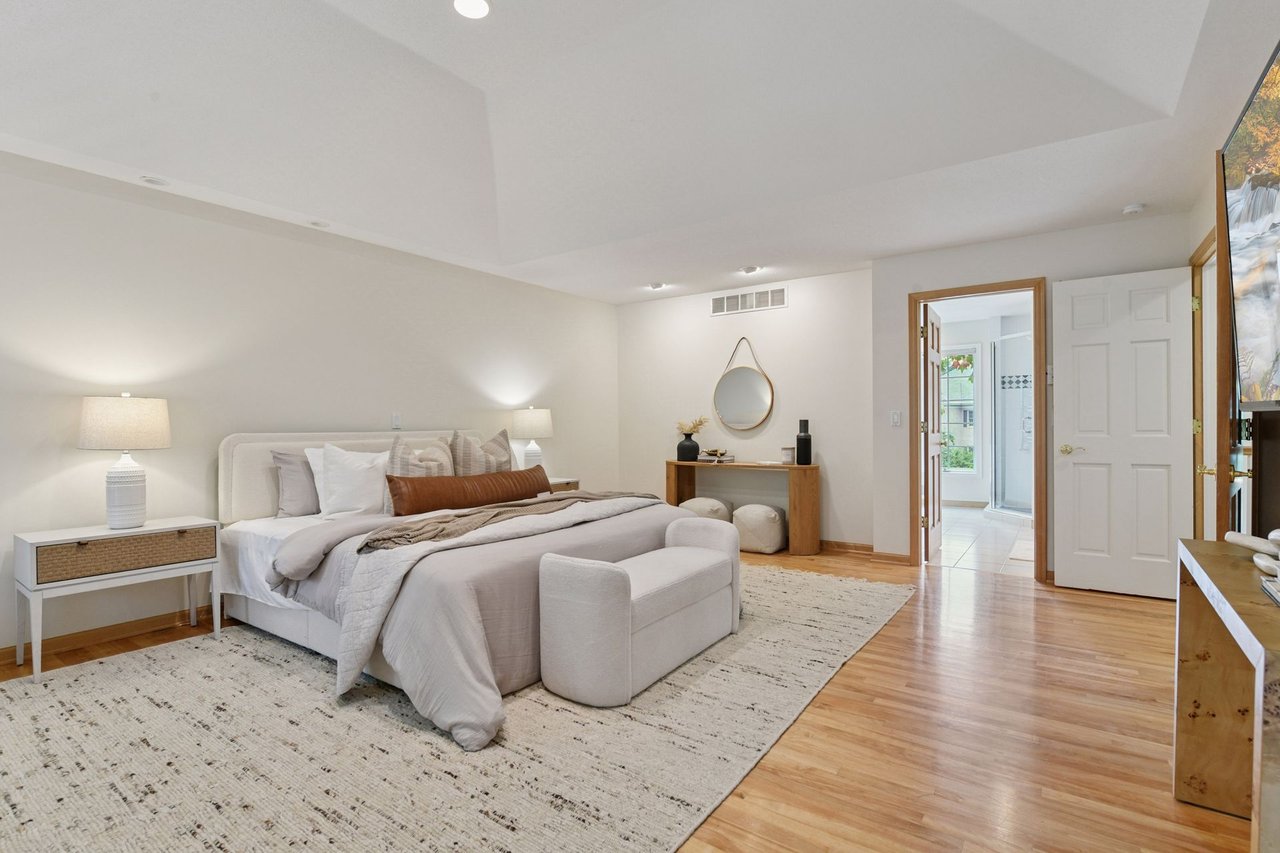 2487 Crowne Hill Road, Minnetonka