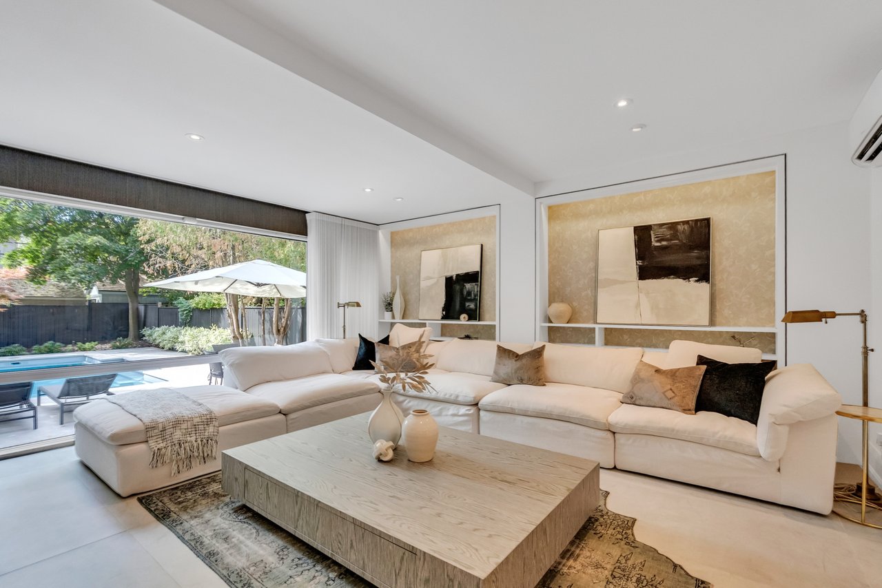 Gorgeous Upgraded Residence