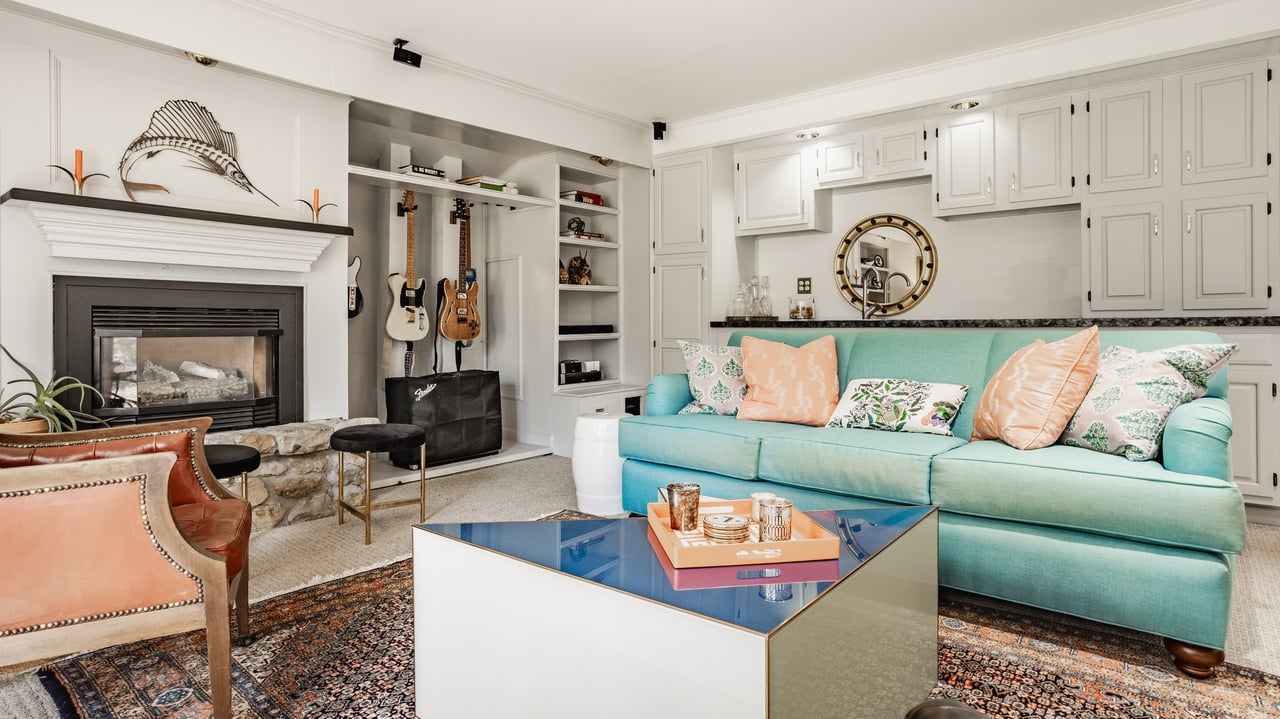 8045 Broadway Street