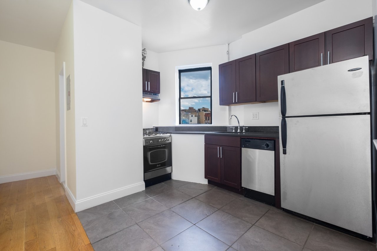 345 East 12th Street Unit: 15
