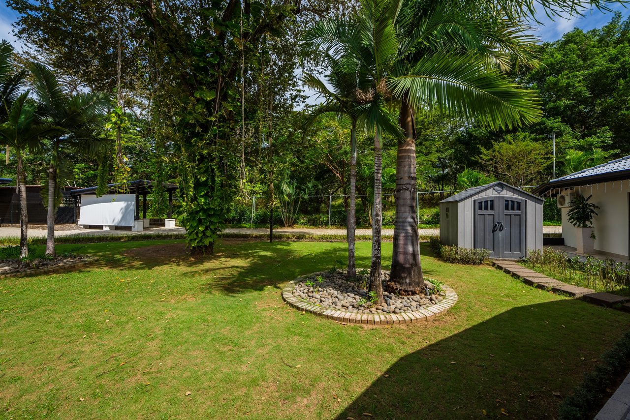 Casa Cielo | Luxurious Multifunctional Estate with Main House, Apartments, and Pool in Guanacaste!