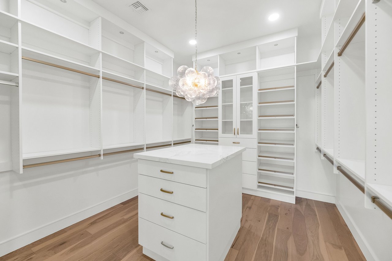 4244 N 45TH Place