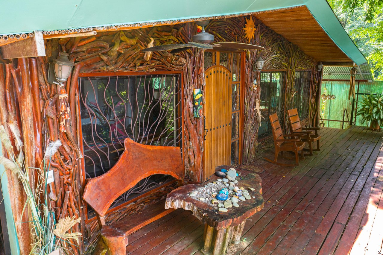 0.15 ACRES – 2 Bedroom Artistic River Home In The Rainforest!!!
