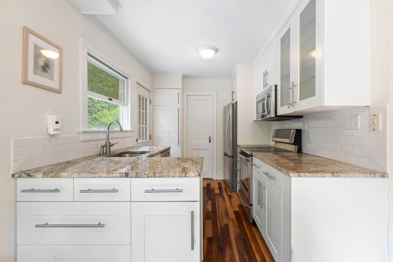 65 Laurelton Road
