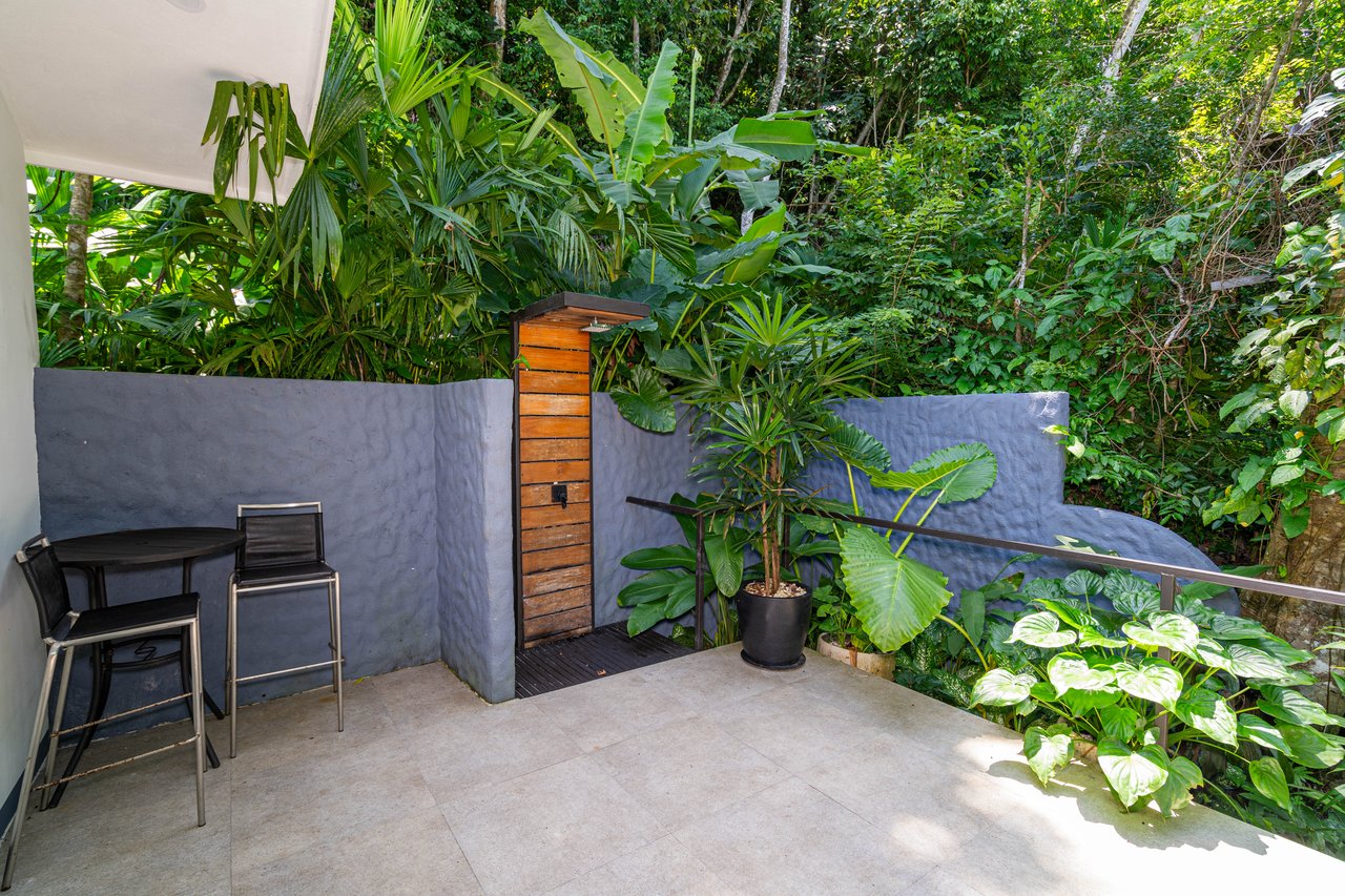 22 Unit Tropical Boutique Hotel steps from Manuel Antonio Park & Beach