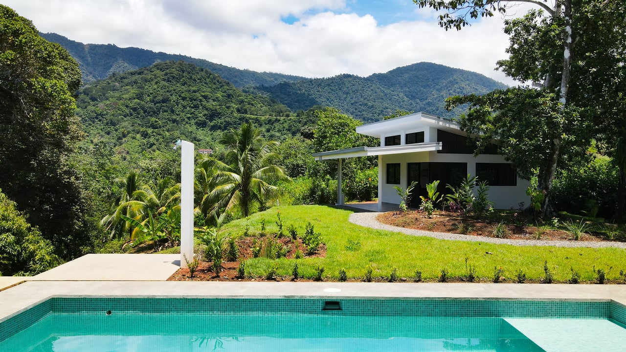 Exquisite Modern Retreat with Ocean and Mountain Views in Ojochal, Costa Rica