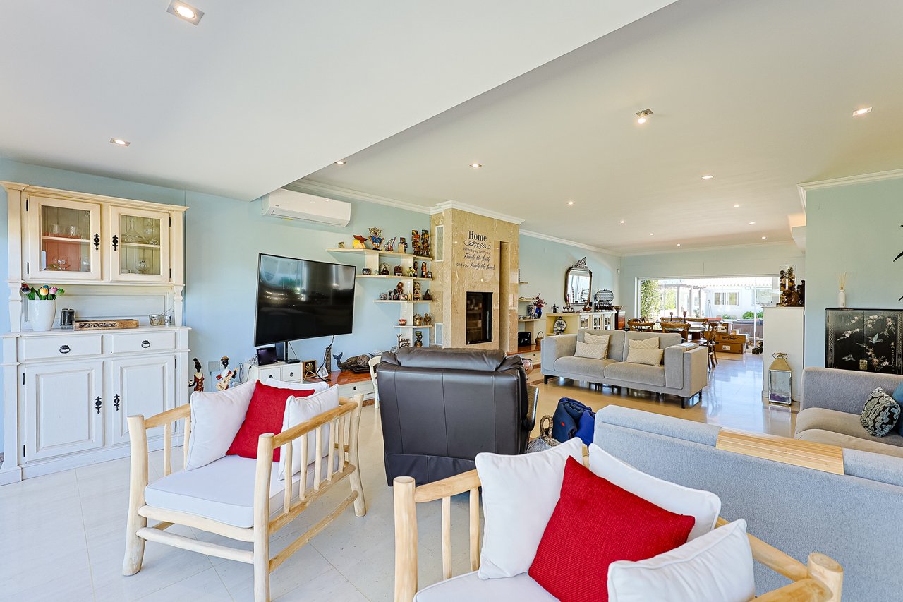 Exclusive 4,000 m² Estate in Azeitão with Tennis Court, Spa & Approved Development Project