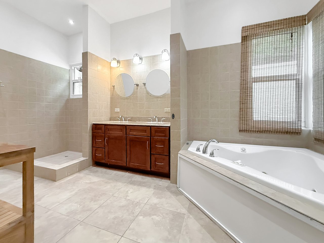 1039 Spooners Estate 3 Bedroom Apartment