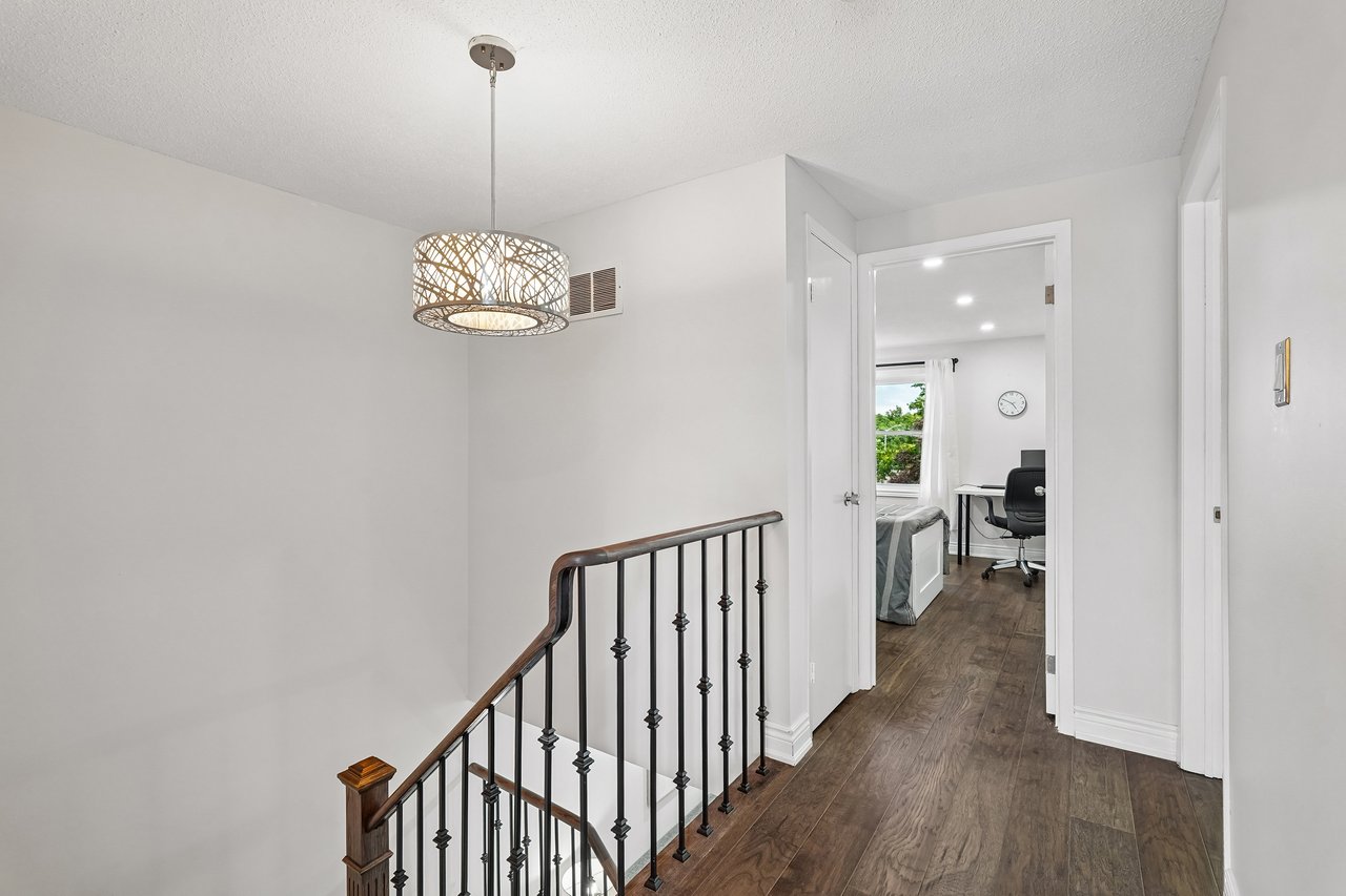Move-in ready in the heart of Glen Abbey