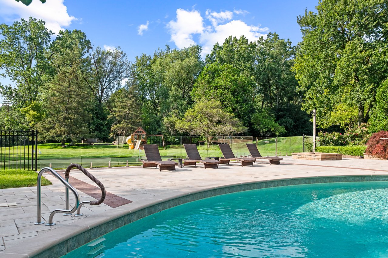 260 Woodwind Dr, Bloomfield Hills