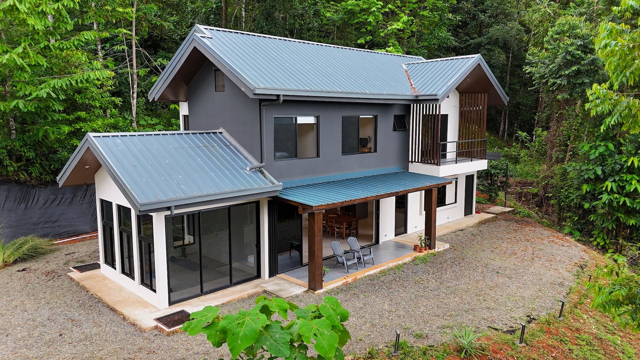 4 Bedroom luxury ocean view home in a Gated Cummunity