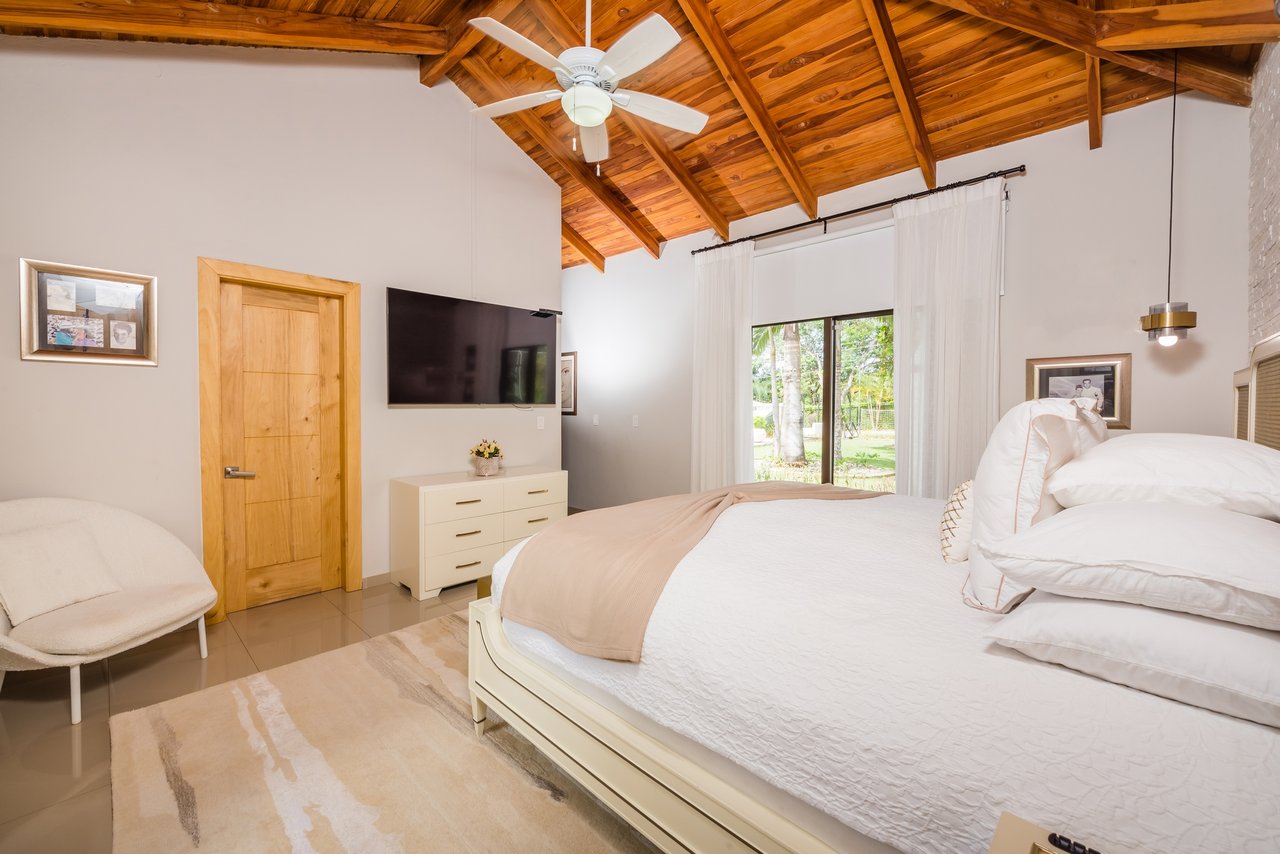 Casa Cielo | Luxurious Multifunctional Estate with Main House, Apartments, and Pool in Guanacaste!
