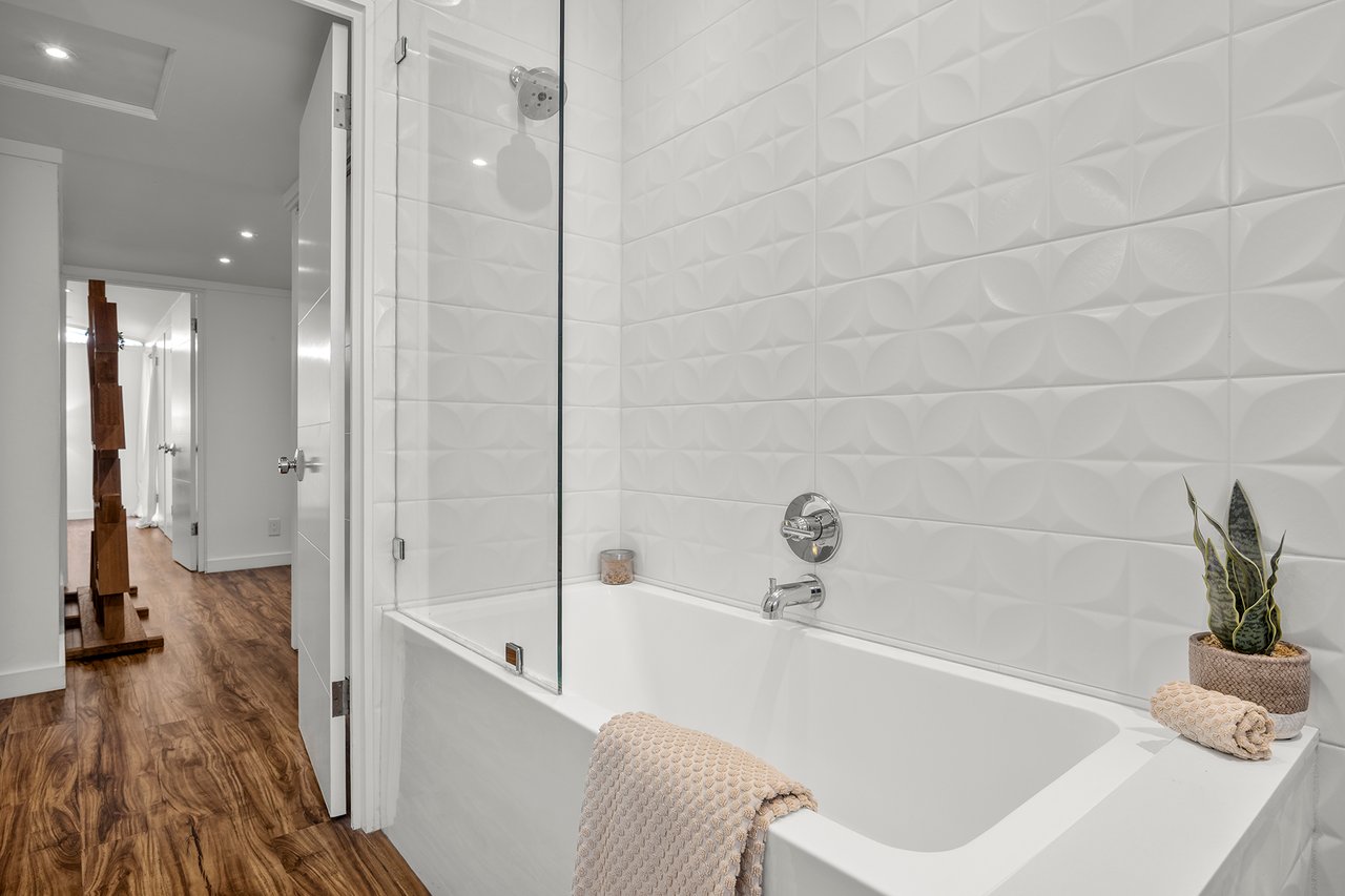 Tustin Cliff Home May For Sale