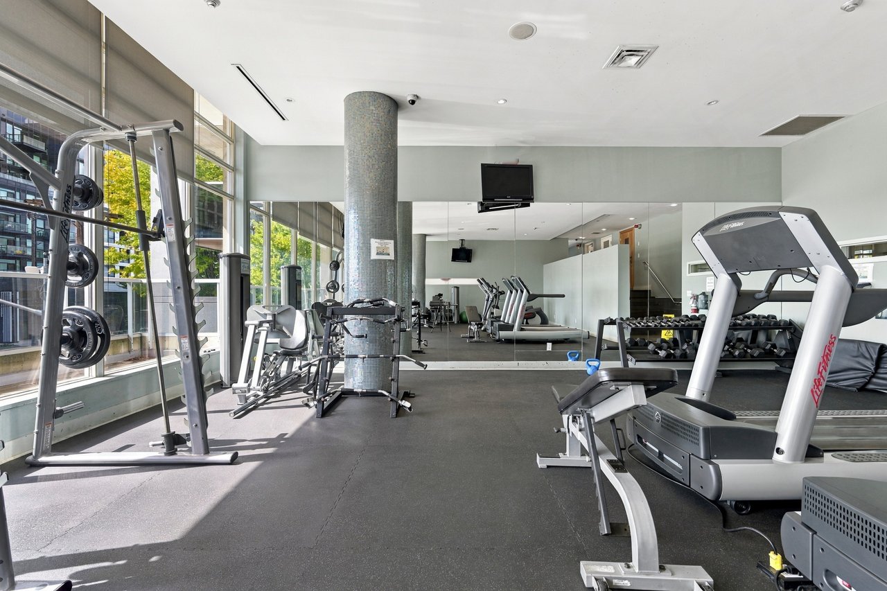 Immaculate 2 Bedroom Corner Unit