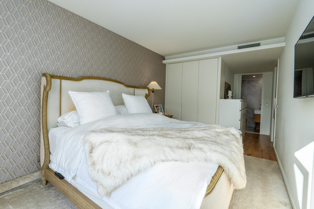 Modern Two-Bedroom Duplex Apartment in Porto