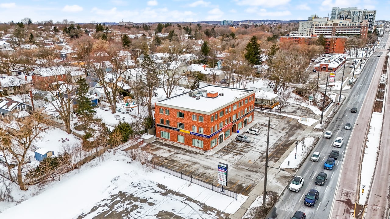102-390 Davis Drive, Newmarket