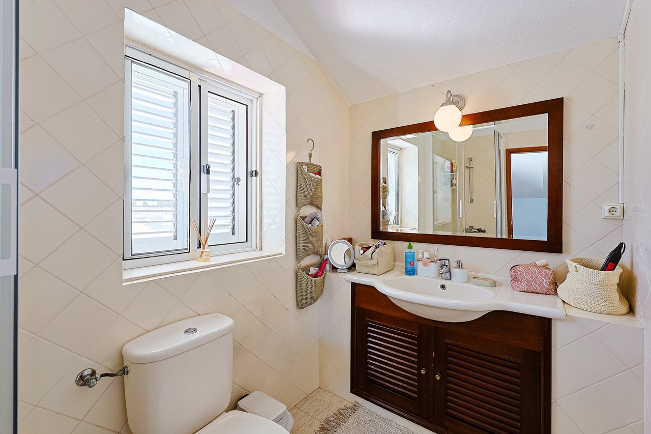 Exclusive 4,000 m² Estate in Azeitão with Tennis Court, Spa & Approved Development Project