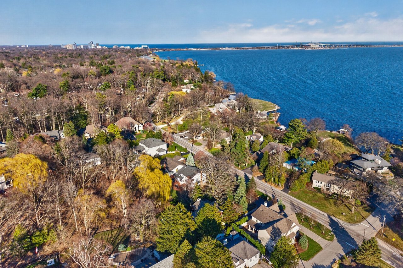  Aldershot Lakeside Elegance