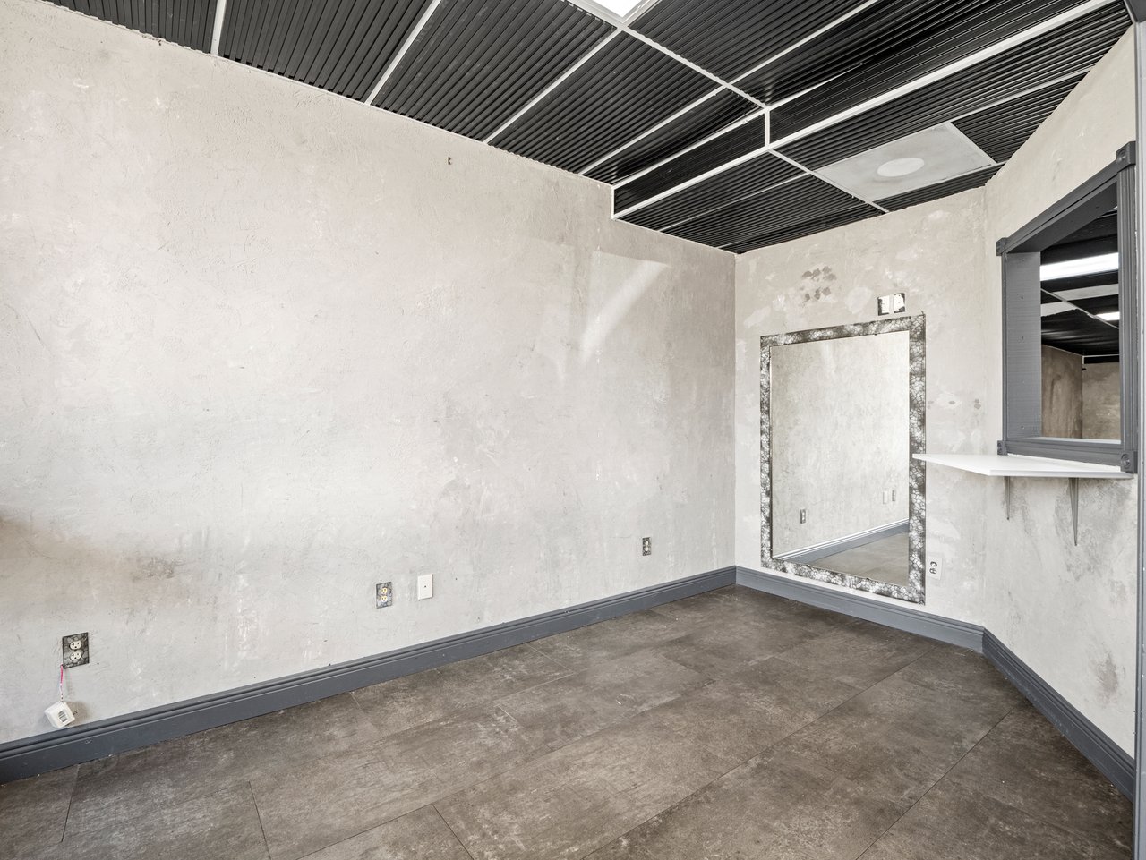 2715 N Harbor City Blvd