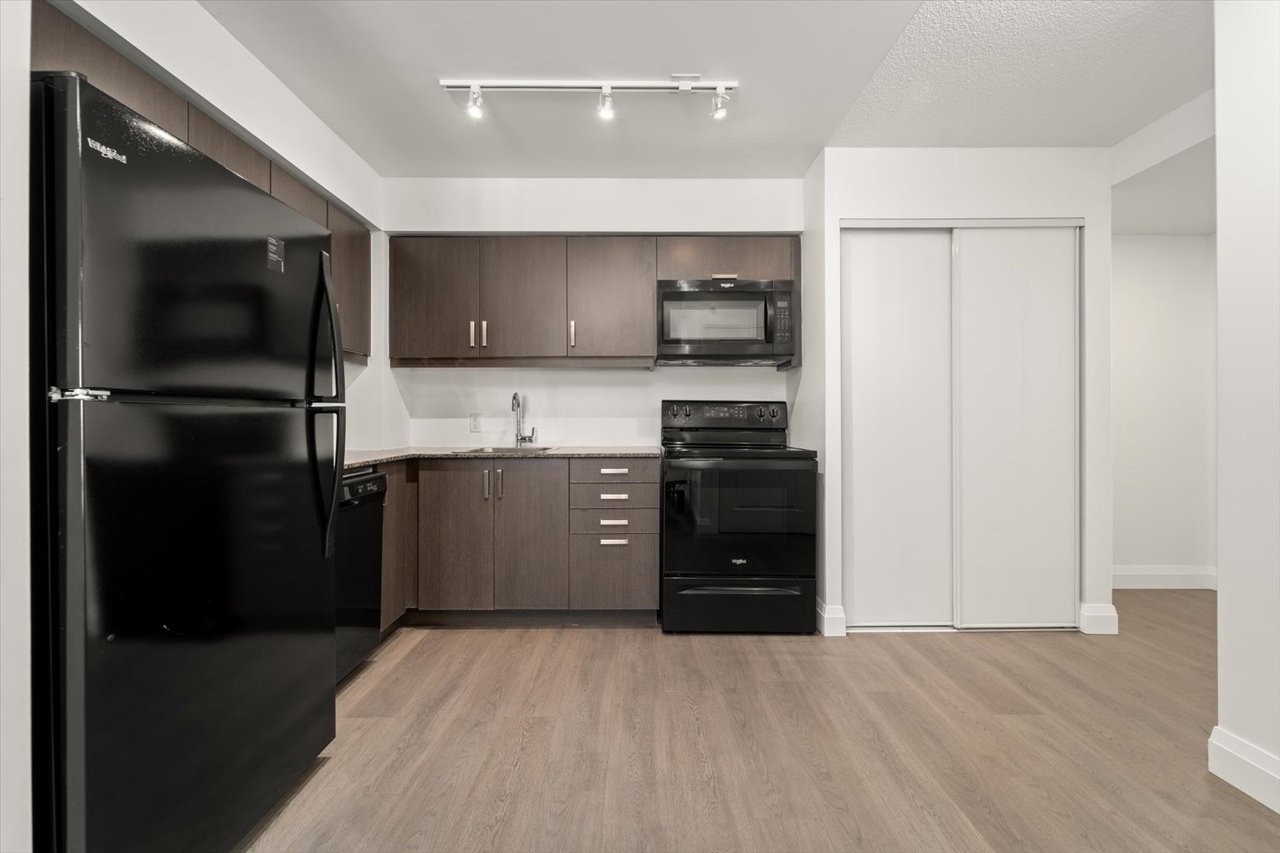 30 Meadowglen Pl 1106