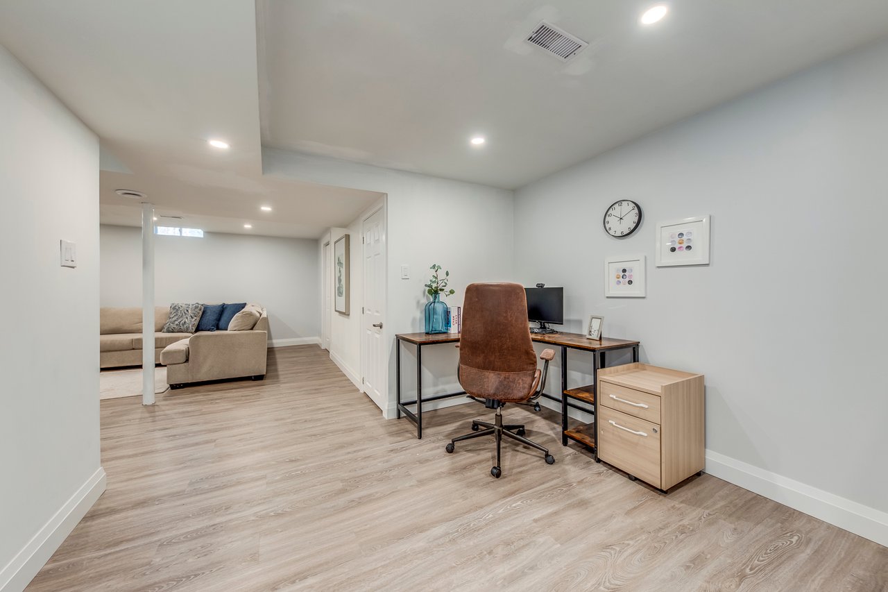 2066 Broadleaf Crescent