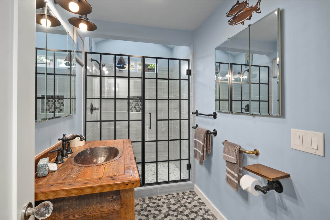 8636 Fauntleroy Place SW