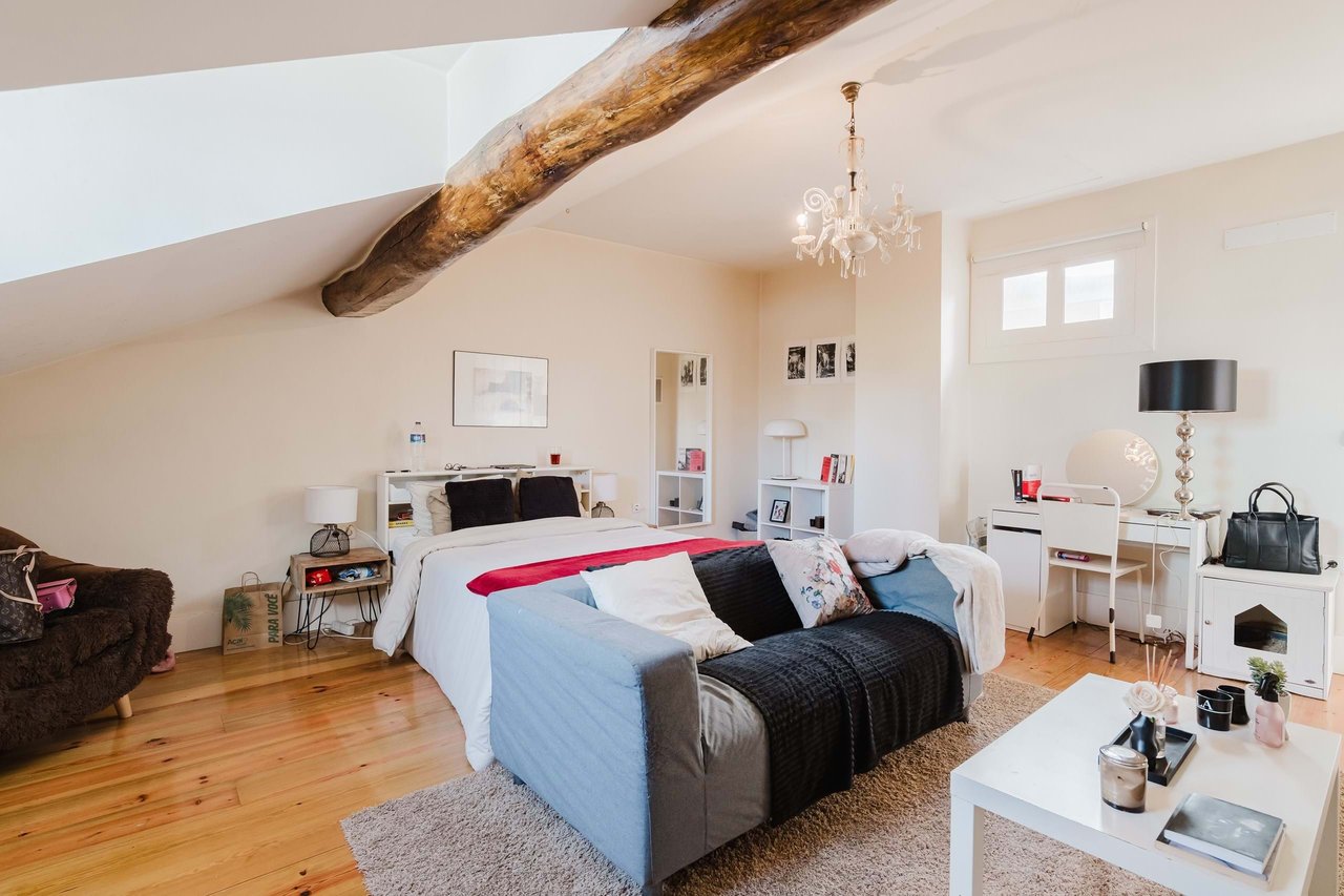 Beautifully Restored Townhouse Property with license for Short-Term rental in Bonfim, Porto