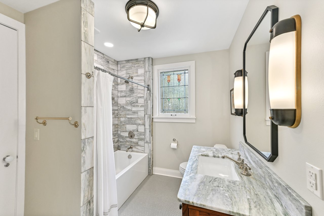 Stunning 6 Bedroom Home with Indoor Pool