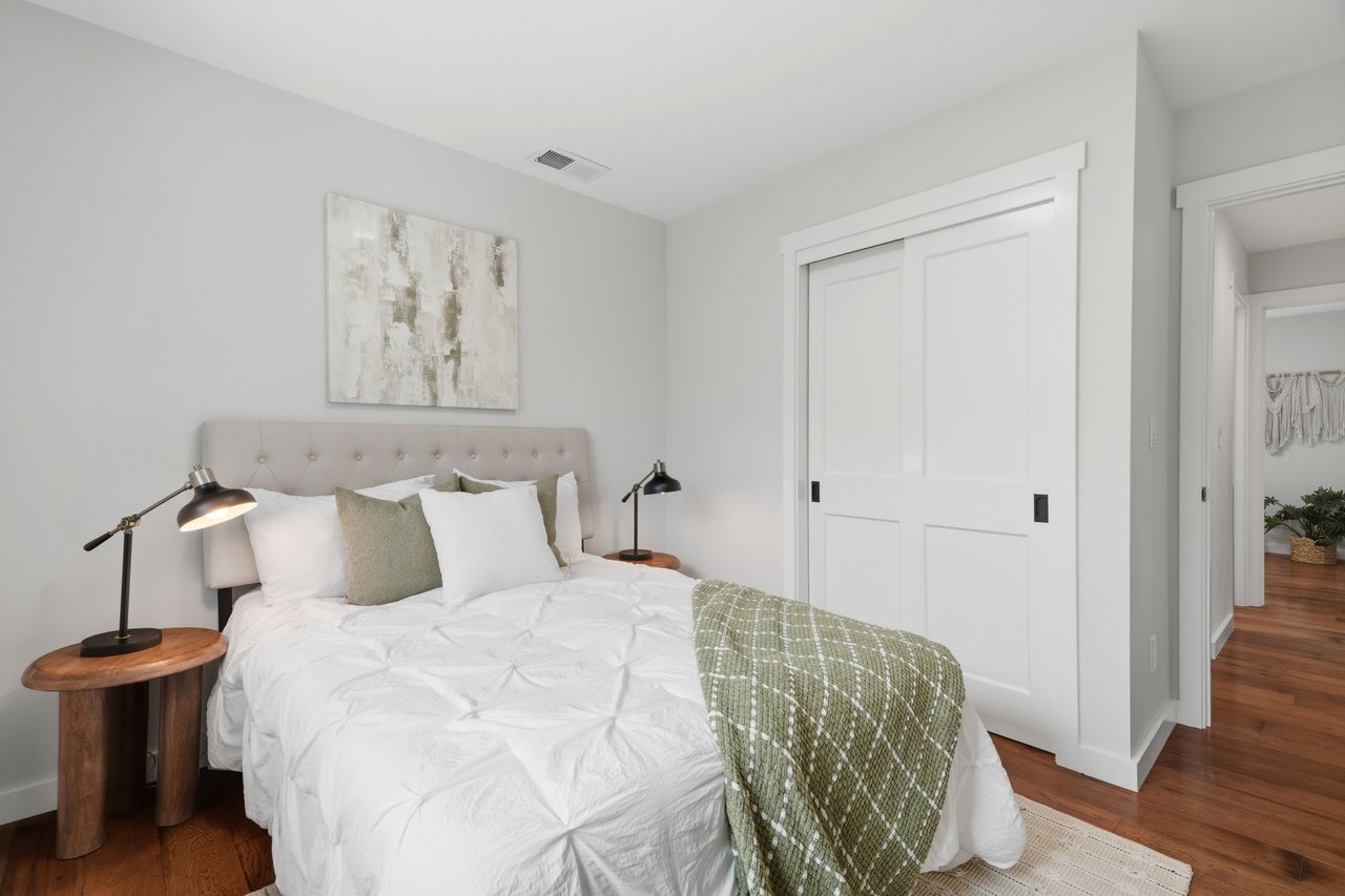 2133 Santa Cruz AVE