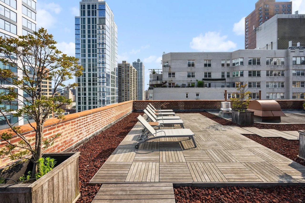 166 East 35th Street Unit: 5F