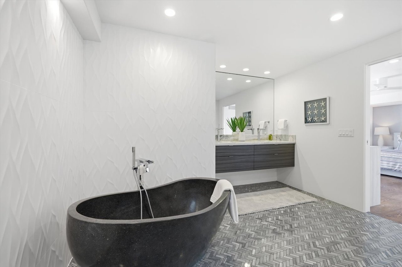  Steps from the Sand & Panoramic Views in Manhattan Beach