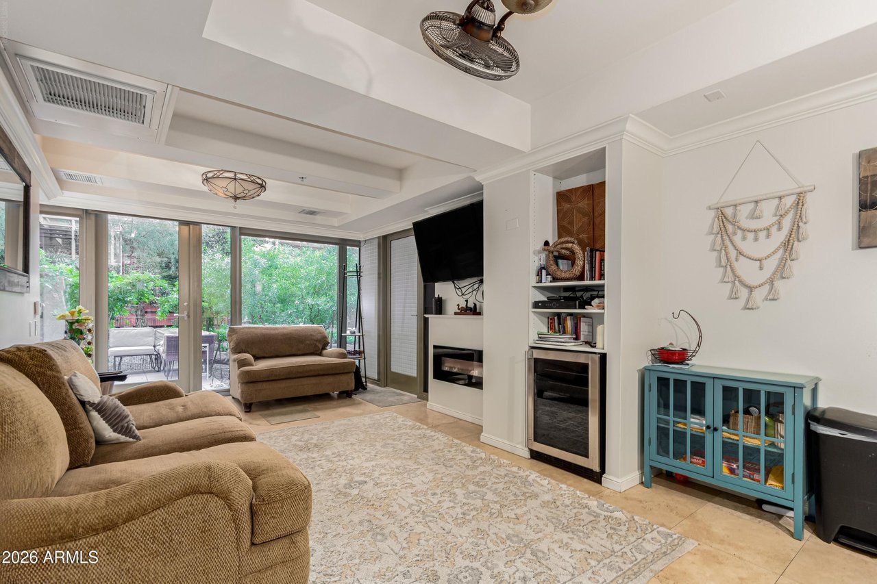 7137 E Rancho Vista Dr, #1008