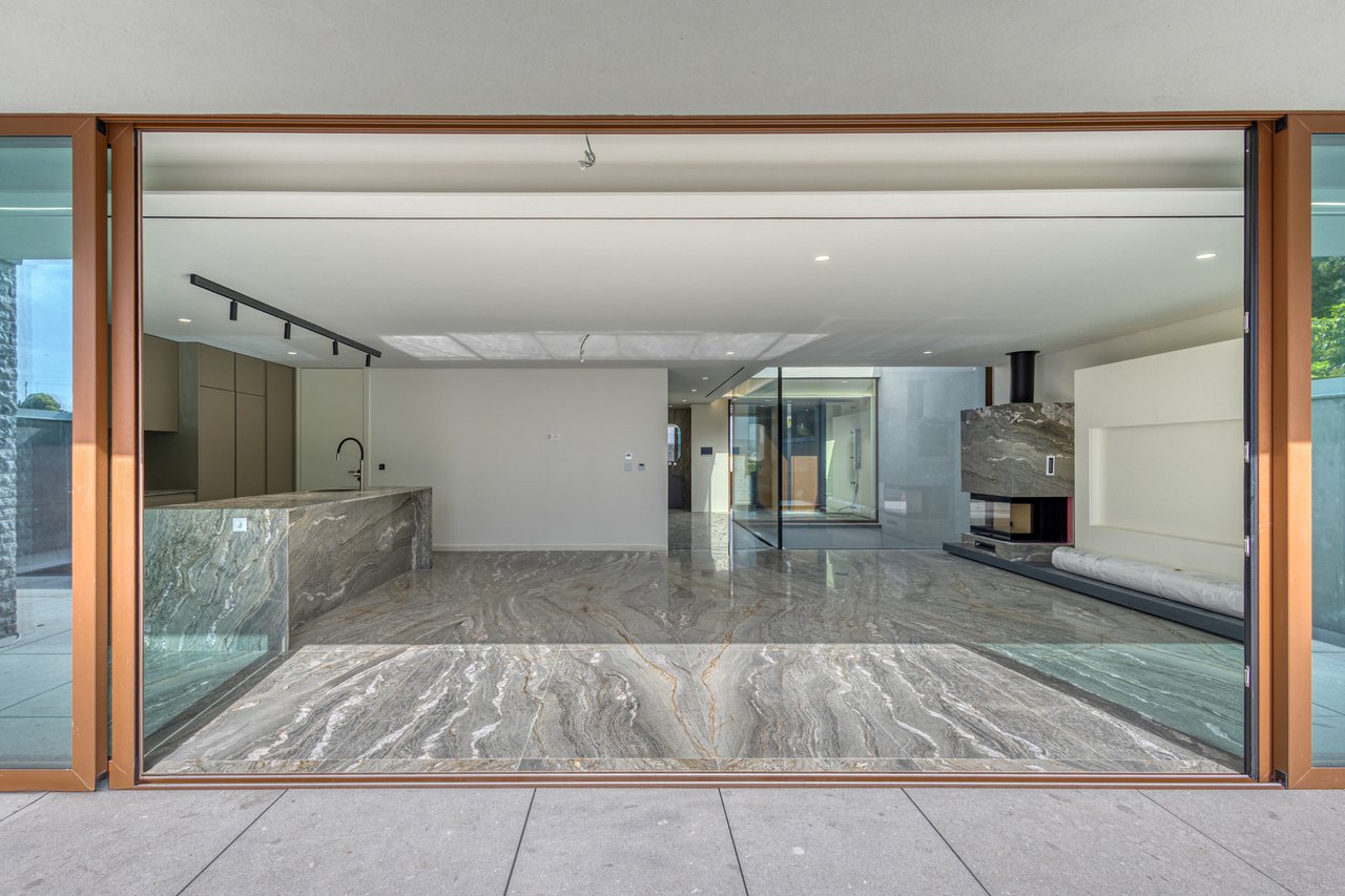 Contemporary 3-Bedroom Luxury Villa with Pool and Large Basement in Palmeira, Braga