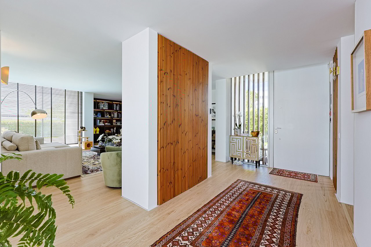 “The Green Villa” – Elegant Luxury Villa with Pool in Carnaxide, Oeiras