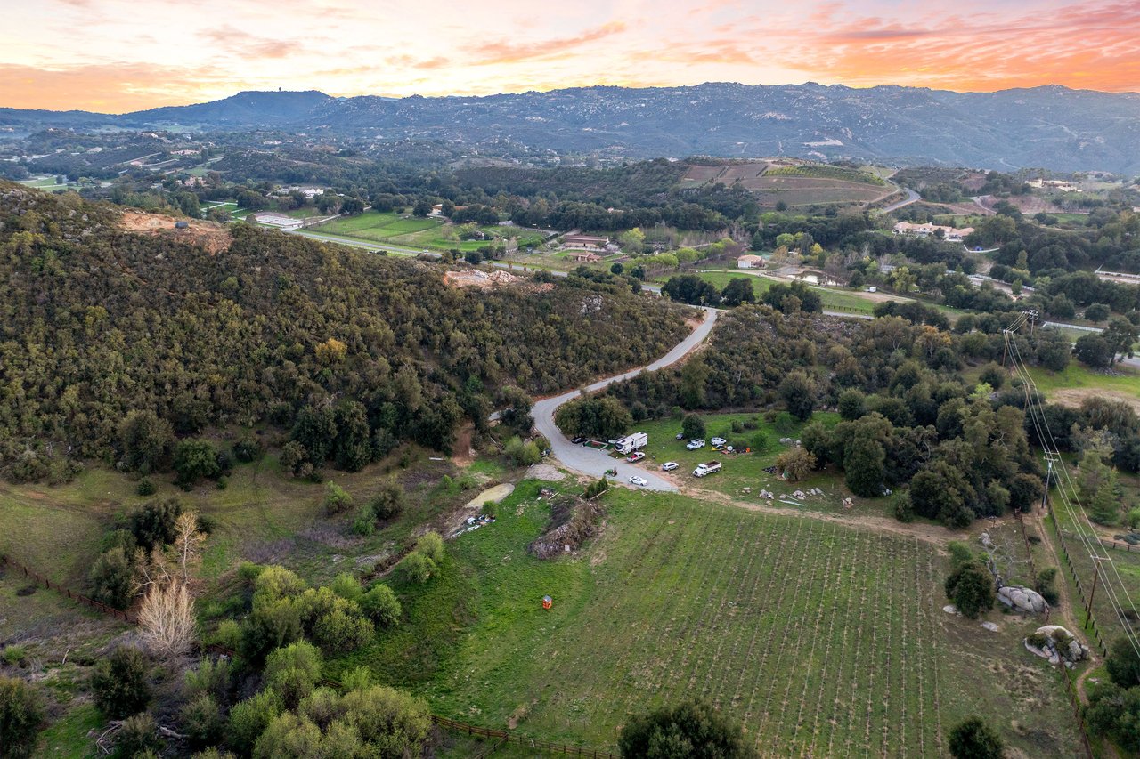 39948 Avenida La Cresta